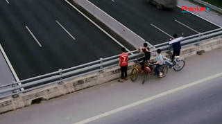 4 học sinh ném đá ô tô đi trên cao tốc Hà Nội - Hải Phòng