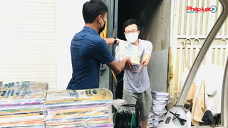 Hà Nội: Đưa sách giáo khoa đến tận nhà học sinh trong vùng phong tỏa