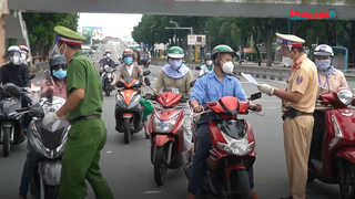 TP HCM: Ngày đầu áp dụng giấy đi đường mẫu mới, lực lượng chức năng linh động xử lý