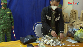 Bắt giữ đối tượng nhập cảnh trái phép với nhiều đồng hồ và nhẫn kim loại màu vàng