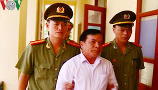 Nguyên chủ tịch xã "biến" vợ, em dâu thành "tâm thần" để tham ô
