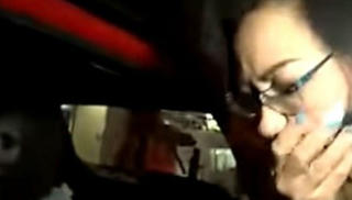 Con gái đặc khu trưởng Hồng Kông tát mẹ giữa phố