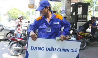 Giảm mạnh giá xăng từ 15h hôm nay