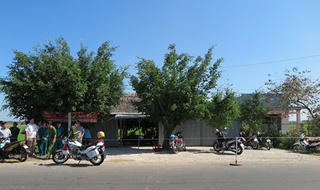 Vợ trẻ nghi bị chồng giết trong quán cà phê