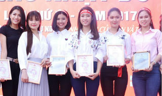 Dàn hoa hậu, á hậu đi hiến máu