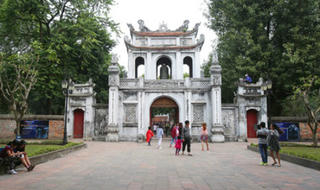 Hà Nội dừng quét vôi Văn Miếu - Quốc Tử Giám