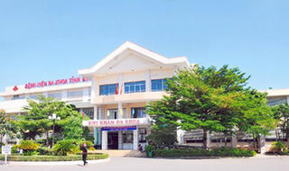 Bé trai sơ sinh khóc bị cha ném ly trúng đầu tử vong 