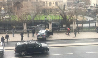 Nổ kinh hoàng ở London, hơn 10 người bị thương trên cầu Westminster