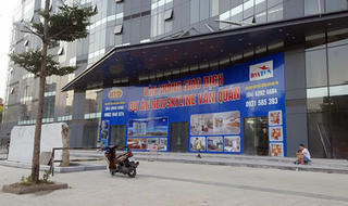 Bé trai 5 tuổi rơi từ tầng 17 chung cư Hà Nội