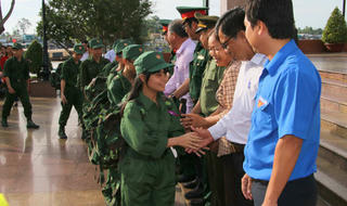 Hơn 120 học trò Cần Thơ lên đường... nhập ngũ