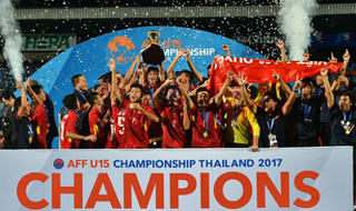 Tin vui kép cho bóng đá Việt Nam 