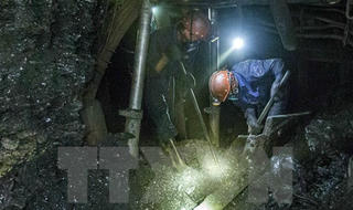 Sập giá đỡ hầm lò khiến hai công nhân bị vùi lấp