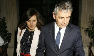 'Mr Bean' sắp có con ở tuổi 62 với bạn gái 33 tuổi