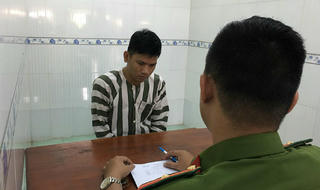 Cô gái xinh đẹp ỡm ờ 'thả mồi' bắt gọn gã xe ôm đồi bại 