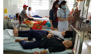 20 học sinh nhập viện nghi ngộ độc thực phẩm