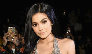 Kylie Jenner trở thành người giàu nhất gia đình Kardashian ở tuổi 21