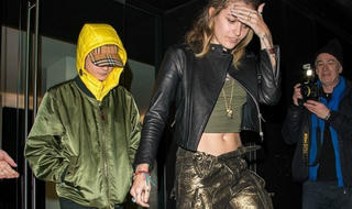Cara Delevingne và con Michael Jackson nắm tay, bị đồn yêu đồng giới