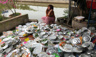 Nữ giám đốc 8x về quê chồng một mình rửa 'cả sân bát đũa' ngày Tết