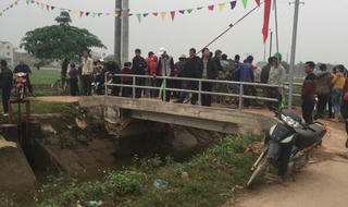 Sau tiếng va chạm mạnh, phát hiện cán bộ trại giam tử vong dưới mương