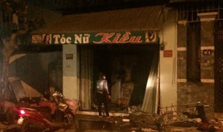 Tiệm cắt tóc cháy dữ dội trong đêm, 2 người thiệt mạng