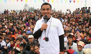 Đôi dép tổ ong và những lần 'gian lận' gây xúc động của Quyền Linh