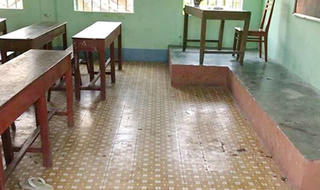 Nam sinh lớp 10 thủ dao vào lớp đâm chết bạn