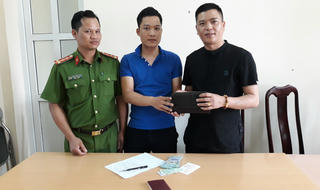 Trả tài sản quý cho người đàn ông Trung Quốc đánh rơi 