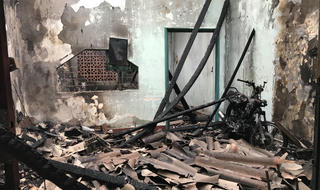 Cháy dữ dội thiêu rụi 5 căn nhà 