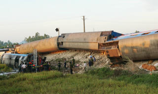 Tin mới vụ lật tàu khiến 2 người chết, 10 người bị thương tại Thanh Hóa