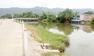 Cô gái bị bạn trai kém 5 tuổi đẩy xuống sông chết trong đêm