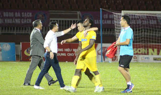 FLC Thanh Hóa mất oan đội trưởng Omar trước 'đại chiến' với tuyển Hà Nội