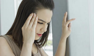Chóng mặt khi đứng dậy có nguy hiểm không?