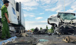 Tài xế xe rước dâu ngủ gật gây tai nạn thảm khốc làm 13 người chết?