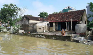 11 người chết, 4 người mất tích do mưa lũ, lốc xoáy