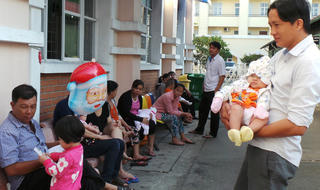 Chích vắc xin trễ, trẻ có gặp nguy hiểm không?