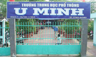 Mất chức Hiệu trưởng trường THPT vì đánh bị thương nhân viên y tế
