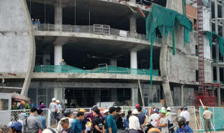 3 công nhân rơi từ công trình cao tầng xuống đất trọng thương