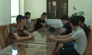 Khám khẩn cấp 6 'doanh nghiệp', phát hiện hung khí, sổ sách cho vay nặng lãi