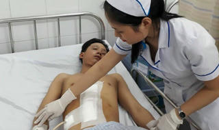 Nạn nhân bị đứt đôi gan sau va chạm giao thông