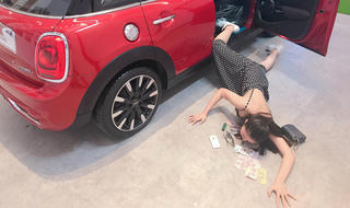Sao Việt gây choáng khi hưởng ứng trào lưu 'ngã sấp mặt'