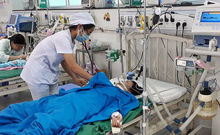 Bé gái bị điện giật tại bến Ninh Kiều khi triều cường dâng cao