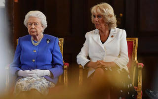 Nữ hoàng chưa tha thứ cho Camilla vì xen vào hôn nhân Charles - Diana