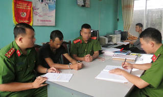 Dâm ô với bé gái bị phát hiện, gã trai chạy trốn hàng trăm km