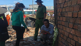 Vụ xe chở xăng gây hỏa hoạn kinh hoàng: Mẹ ôm chặt 2 con khi tử vong