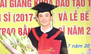 Tiến sĩ sống chung, có con với loạt cô gái tuổi 30