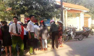 Tá hỏa phát hiện thi thể trẻ sơ sinh bỏ lại gần cổng trường THPT