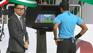 Người nước ngoài phản đối tình huống VAR dẫn đến bàn thua của Việt Nam