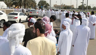 Hoàng tử UAE vung tiền mua hết vé, ngăn không cho CĐV Qatar vào sân