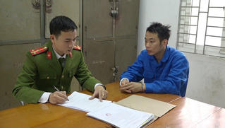 Dùng 'clip nóng' tống tiền... người yêu của bạn thân