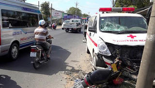 Tài xế buồn ngủ, xe cứu thương lấn đường làm sản phụ 7 tháng mất con